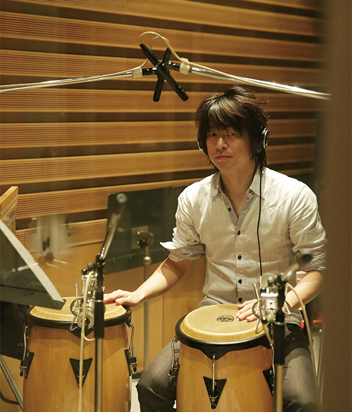 井筒香奈江が2018年春にリリースするアルバム『Laidback』でのレコーディングで、コンガとベル・ツリーにECM-100Nが使用された
